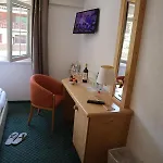 Grichting & Serviced מלון 3*